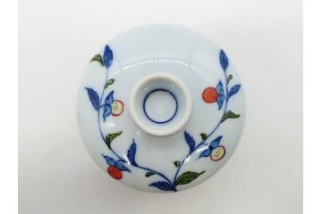 田代亮秀　有田焼　染錦　図変わり　約8.3cm　2.7寸　繊細な絵付けが見事な蒸茶碗6客セット(動物、果物、花割、野苺唐草、群鹿、梅花丸紋、裏印、和食器、共箱付き、二寸七分)(R-081498)