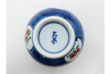 田代亮秀　有田焼　染錦　図変わり　約8.3cm　2.7寸　繊細な絵付けが見事な蒸茶碗6客セット(動物、果物、花割、野苺唐草、群鹿、梅花丸紋、裏印、和食器、共箱付き、二寸七分)(R-081498)