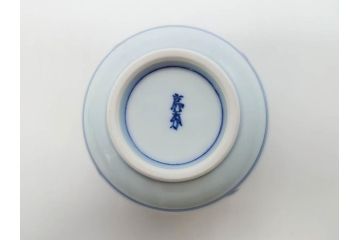 田代亮秀　有田焼　染錦　図変わり　約8.3cm　2.7寸　繊細な絵付けが見事な蒸茶碗6客セット(動物、果物、花割、野苺唐草、群鹿、梅花丸紋、裏印、和食器、共箱付き、二寸七分)(R-081498)