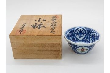 田代亮秀　有田焼　染錦面取唐花　絵変り　角皿　稔割祥瑞　3.6寸・4.5寸・5.4寸　皿10枚&小鉢セット(花割、向付、深鉢、深皿、銘々皿、取り皿、中皿、和皿、和食器、共箱付き、三寸六分、四寸五分、五寸四分)(R-081499)