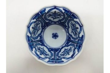 田代亮秀　有田焼　染錦面取唐花　絵変り　角皿　稔割祥瑞　3.6寸・4.5寸・5.4寸　皿10枚&小鉢セット(花割、向付、深鉢、深皿、銘々皿、取り皿、中皿、和皿、和食器、共箱付き、三寸六分、四寸五分、五寸四分)(R-081499)