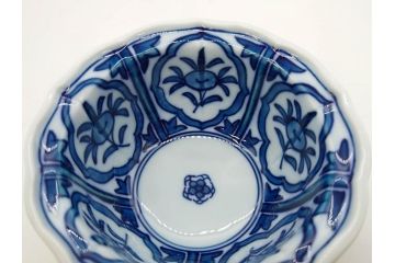 田代亮秀　有田焼　染錦面取唐花　絵変り　角皿　稔割祥瑞　3.6寸・4.5寸・5.4寸　皿10枚&小鉢セット(花割、向付、深鉢、深皿、銘々皿、取り皿、中皿、和皿、和食器、共箱付き、三寸六分、四寸五分、五寸四分)(R-081499)