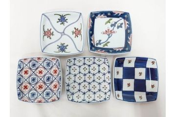 田代亮秀　有田焼　染錦面取唐花　絵変り　角皿　稔割祥瑞　3.6寸・4.5寸・5.4寸　皿10枚&小鉢セット(花割、向付、深鉢、深皿、銘々皿、取り皿、中皿、和皿、和食器、共箱付き、三寸六分、四寸五分、五寸四分)(R-081499)