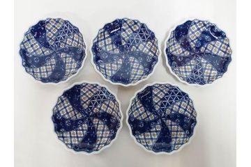 田代亮秀　有田焼　染錦面取唐花　絵変り　角皿　稔割祥瑞　3.6寸・4.5寸・5.4寸　皿10枚&小鉢セット(花割、向付、深鉢、深皿、銘々皿、取り皿、中皿、和皿、和食器、共箱付き、三寸六分、四寸五分、五寸四分)(R-081499)