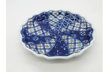 田代亮秀　有田焼　染錦面取唐花　絵変り　角皿　稔割祥瑞　3.6寸・4.5寸・5.4寸　皿10枚&小鉢セット(花割、向付、深鉢、深皿、銘々皿、取り皿、中皿、和皿、和食器、共箱付き、三寸六分、四寸五分、五寸四分)(R-081499)