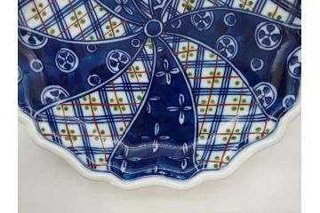 田代亮秀　有田焼　染錦面取唐花　絵変り　角皿　稔割祥瑞　3.6寸・4.5寸・5.4寸　皿10枚&小鉢セット(花割、向付、深鉢、深皿、銘々皿、取り皿、中皿、和皿、和食器、共箱付き、三寸六分、四寸五分、五寸四分)(R-081499)