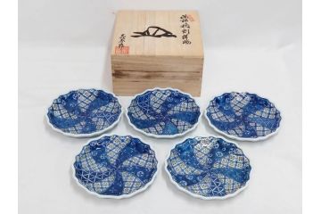 田代亮秀　有田焼　染錦祥瑞双魚見込　梅花丸紋　野苺唐草紋　稔割祥瑞　5.5寸・7寸・7.1寸　匠の技が光る鉢3客&皿5客セット(果物、吉祥文様、深鉢、深皿、銘々皿、和皿、中皿、和食器、共箱付き、五寸五分、七寸、七寸一分)(R-081500)