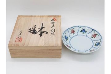 田代亮秀　有田焼　染錦鳳凰唐草紋　花割紋　花唐草紋　万歴風双龍紋　5.2寸・7寸・7.6寸・1尺　華やかな雰囲気の皿2枚&鉢2客セット(鳥、竜、深鉢、中皿、大皿、尺皿、深皿、和皿、和食器、裏印、共箱付き、五寸二分、七寸、七寸六分、一尺)(R-081501)