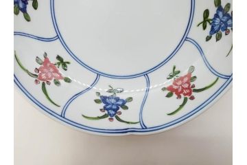 田代亮秀　有田焼　染錦鳳凰唐草紋　花割紋　花唐草紋　万歴風双龍紋　5.2寸・7寸・7.6寸・1尺　華やかな雰囲気の皿2枚&鉢2客セット(鳥、竜、深鉢、中皿、大皿、尺皿、深皿、和皿、和食器、裏印、共箱付き、五寸二分、七寸、七寸六分、一尺)(R-081501)