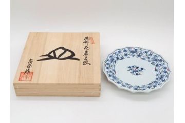田代亮秀　有田焼　染錦鳳凰唐草紋　花割紋　花唐草紋　万歴風双龍紋　5.2寸・7寸・7.6寸・1尺　華やかな雰囲気の皿2枚&鉢2客セット(鳥、竜、深鉢、中皿、大皿、尺皿、深皿、和皿、和食器、裏印、共箱付き、五寸二分、七寸、七寸六分、一尺)(R-081501)