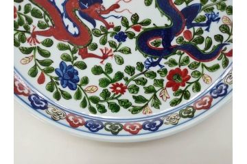 田代亮秀　有田焼　染錦鳳凰唐草紋　花割紋　花唐草紋　万歴風双龍紋　5.2寸・7寸・7.6寸・1尺　華やかな雰囲気の皿2枚&鉢2客セット(鳥、竜、深鉢、中皿、大皿、尺皿、深皿、和皿、和食器、裏印、共箱付き、五寸二分、七寸、七寸六分、一尺)(R-081501)