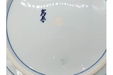 田代亮秀　有田焼　古赤絵魚藻紋 約23.3cm 7.6寸/染錦亀甲秋桜紋 約27cm 8.9寸/花割紋 約27.4cm 9寸　華麗な彩色が美しい皿3枚セット(中皿、大皿、深皿、和皿、和食器、裏印、共箱付き、七寸六分、八寸九分、九寸)(R-081502)
