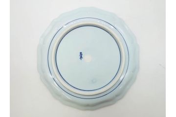 田代亮秀　有田焼　古赤絵魚藻紋 約23.3cm 7.6寸/染錦亀甲秋桜紋 約27cm 8.9寸/花割紋 約27.4cm 9寸　華麗な彩色が美しい皿3枚セット(中皿、大皿、深皿、和皿、和食器、裏印、共箱付き、七寸六分、八寸九分、九寸)(R-081502)