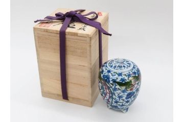 田代亮秀　有田焼　染錦鳳凰唐草紋　雅な佇まいの香炉(香爐、仏具、茶道具、裏印、共箱付き)(R-081503)