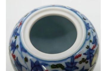 田代亮秀　有田焼　染錦鳳凰唐草紋　雅な佇まいの香炉(香爐、仏具、茶道具、裏印、共箱付き)(R-081503)