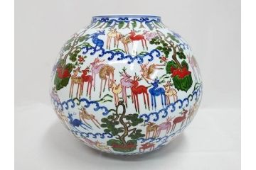 田代亮秀　有田焼　染錦群鹿紋　高さ 約28cm　華やかで温かみを感じる壷(花生、花瓶、花器、花入れ、壺、裏印、共箱付き)(R-081504)