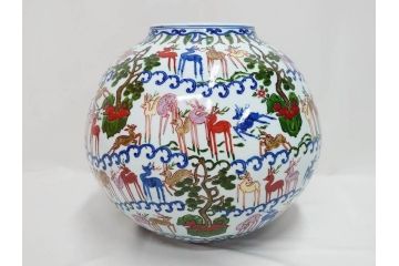 田代亮秀　有田焼　染錦群鹿紋　高さ 約28cm　華やかで温かみを感じる壷(花生、花瓶、花器、花入れ、壺、裏印、共箱付き)(R-081504)