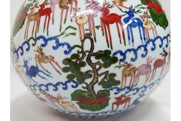 田代亮秀　有田焼　染錦群鹿紋　高さ 約28cm　華やかで温かみを感じる壷(花生、花瓶、花器、花入れ、壺、裏印、共箱付き)(R-081504)