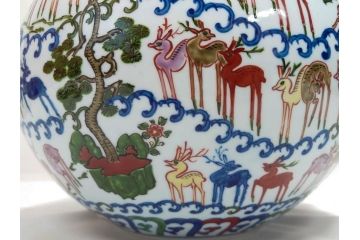 田代亮秀　有田焼　染錦群鹿紋　高さ 約28cm　華やかで温かみを感じる壷(花生、花瓶、花器、花入れ、壺、裏印、共箱付き)(R-081504)