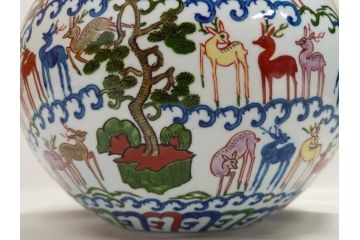 田代亮秀　有田焼　染錦群鹿紋　高さ 約28cm　華やかで温かみを感じる壷(花生、花瓶、花器、花入れ、壺、裏印、共箱付き)(R-081504)