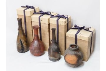 小西陶蔵　備前　耳付　侘び寂びの趣が漂う花入3点&壷セット(花生、花活、花器、花瓶、壺、和食器、裏印、共箱付き)(R-081508)