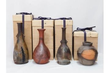 小西陶蔵　備前　耳付　侘び寂びの趣が漂う花入3点&壷セット(花生、花活、花器、花瓶、壺、和食器、裏印、共箱付き)(R-081508)