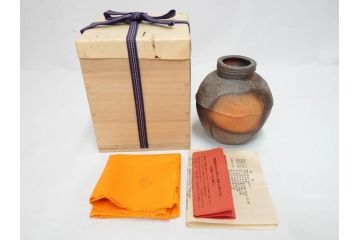 小西陶蔵　備前　耳付　侘び寂びの趣が漂う花入3点&壷セット(花生、花活、花器、花瓶、壺、和食器、裏印、共箱付き)(R-081508)