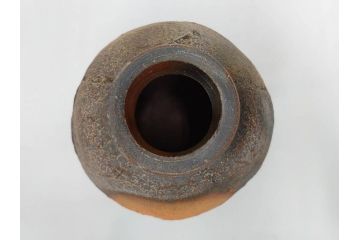 小西陶蔵　備前　耳付　侘び寂びの趣が漂う花入3点&壷セット(花生、花活、花器、花瓶、壺、和食器、裏印、共箱付き)(R-081508)