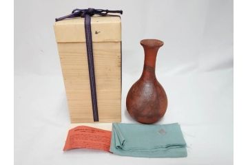 小西陶蔵　備前　耳付　侘び寂びの趣が漂う花入3点&壷セット(花生、花活、花器、花瓶、壺、和食器、裏印、共箱付き)(R-081508)
