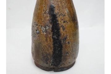 小西陶蔵　備前　耳付　侘び寂びの趣が漂う花入3点&壷セット(花生、花活、花器、花瓶、壺、和食器、裏印、共箱付き)(R-081508)