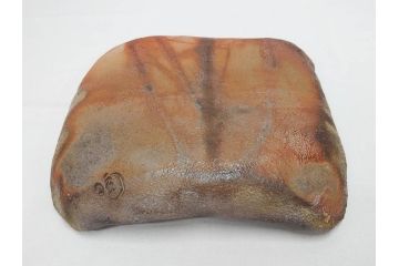 小西陶蔵　備前　砧花入　土の自然な風合いが際立つ花入3点&皿セット(四方、中皿、角皿、和皿、和食器、花生、花活、花器、花瓶、裏印、共箱付き)(R-081509)