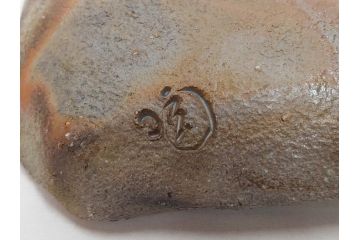 小西陶蔵　備前　砧花入　土の自然な風合いが際立つ花入3点&皿セット(四方、中皿、角皿、和皿、和食器、花生、花活、花器、花瓶、裏印、共箱付き)(R-081509)