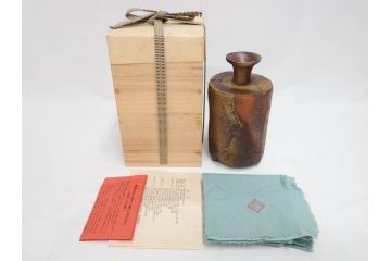 小西陶蔵　備前　砧花入　土の自然な風合いが際立つ花入3点&皿セット(四方、中皿、角皿、和皿、和食器、花生、花活、花器、花瓶、裏印、共箱付き)(R-081509)