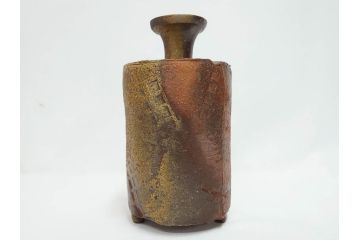 小西陶蔵　備前　砧花入　土の自然な風合いが際立つ花入3点&皿セット(四方、中皿、角皿、和皿、和食器、花生、花活、花器、花瓶、裏印、共箱付き)(R-081509)