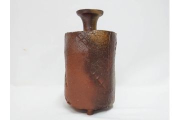 小西陶蔵　備前　砧花入　土の自然な風合いが際立つ花入3点&皿セット(四方、中皿、角皿、和皿、和食器、花生、花活、花器、花瓶、裏印、共箱付き)(R-081509)
