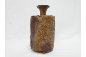 小西陶蔵　備前　砧花入　土の自然な風合いが際立つ花入3点&皿セット(四方、中皿、角皿、和皿、和食器、花生、花活、花器、花瓶、裏印、共箱付き)(R-081509)