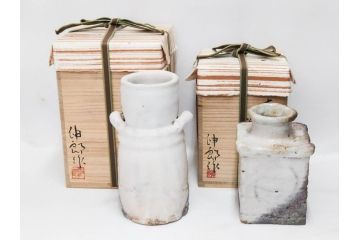 金森伸郎　志野焼　志野灰被　雪野志野　温かみを感じる独特の風合いが魅力の花生2点セット(前田昌道書付、花活、花入、花器、花瓶、ウコン布付き、裏印、共箱付)(R-081510)