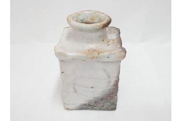 金森伸郎　志野焼　志野灰被　雪野志野　温かみを感じる独特の風合いが魅力の花生2点セット(前田昌道書付、花活、花入、花器、花瓶、ウコン布付き、裏印、共箱付)(R-081510)
