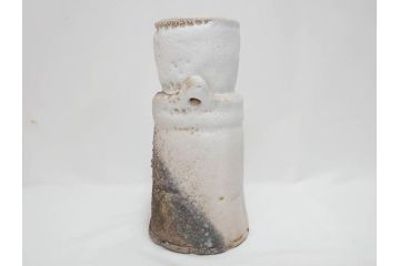 金森伸郎　志野焼　志野灰被　雪野志野　温かみを感じる独特の風合いが魅力の花生2点セット(前田昌道書付、花活、花入、花器、花瓶、ウコン布付き、裏印、共箱付)(R-081510)