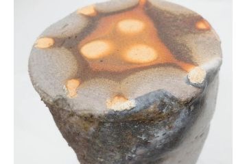 金森伸郎　志野焼　志野灰被　雪野志野　温かみを感じる独特の風合いが魅力の花生2点セット(前田昌道書付、花活、花入、花器、花瓶、ウコン布付き、裏印、共箱付)(R-081510)