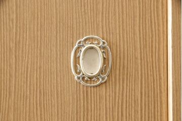 中古　美品　伝統工芸品　大阪泉州　桑材のアクセントがモダンな雰囲気を醸し出す総桐箪笥(胴丸)・上段(総桐たんす、引き出し、チェスト、衣装箪笥、和タンス)(R-081511)