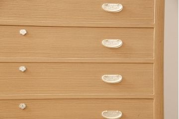 中古　美品　伝統工芸品　大阪泉州　桑材のアクセントがモダンな雰囲気を醸し出す総桐箪笥(胴丸)・下段(総桐たんす、引き出し、チェスト、サイドチェスト、衣装箪笥、和タンス)(R-081512)