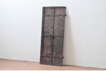 アンティーク建具　使いこまれた風合いが魅力的な鉄扉1枚(鉄板、窓、ドア)(R-081533)