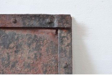 アンティーク建具　使いこまれた風合いが魅力的な鉄扉1枚(鉄板、窓、ドア)(R-081533)