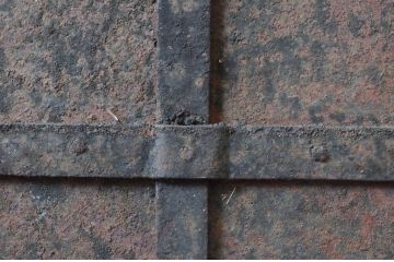 アンティーク建具　使いこまれた風合いが魅力的な鉄扉1枚(鉄板、窓、ドア)(R-081533)
