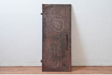 アンティーク建具　使いこまれた風合いが魅力的な鉄扉1枚(鉄板、窓、ドア)(R-081533)