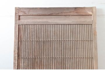 アンティーク建具　総欅(ケヤキ)材　古い木味が魅力　桟の細かい蔵戸1枚(引き戸、玄関戸、格子戸)(R-081534)