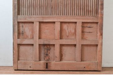 アンティーク建具　総欅(ケヤキ)材　古い木味が魅力　桟の細かい蔵戸1枚(引き戸、玄関戸、格子戸)(R-081534)