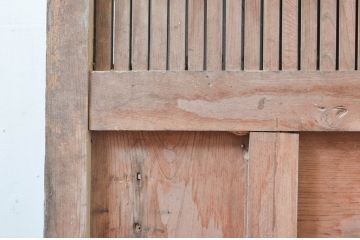 アンティーク建具　総欅(ケヤキ)材　古い木味が魅力　桟の細かい蔵戸1枚(引き戸、玄関戸、格子戸)(R-081534)
