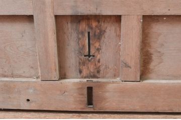 アンティーク建具　総欅(ケヤキ)材　古い木味が魅力　桟の細かい蔵戸1枚(引き戸、玄関戸、格子戸)(R-081534)
